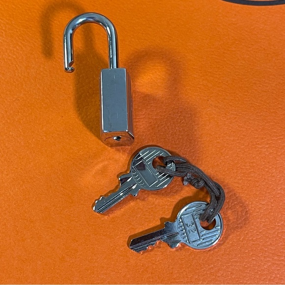 Hermes Palladium Cadena Padlock Rare #32 & Hermes Mini Clochette Epsom Bag Charm - Picture 6 of 16